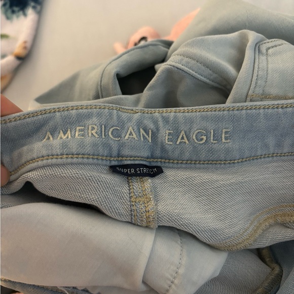 American Eagle Light Wash Super Hi-Rise Jegging - Picture 3 of 4